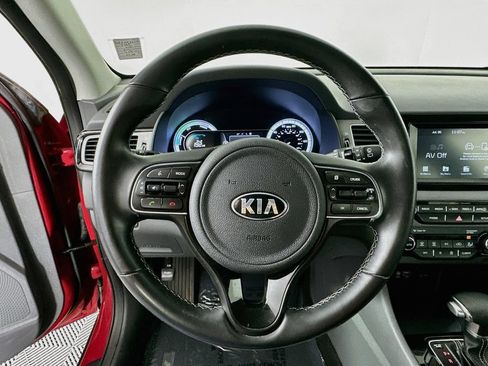 Used 2017 Kia Niro EX FWD image 12
