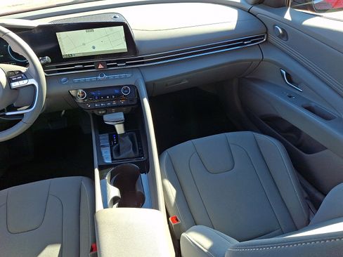 Certified 2024 Hyundai Elantra SEL w/ Convenience Package image 16