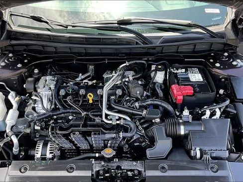 Certified 2024 Nissan Altima 2.5 SV FWD image 9