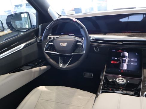 Used 2025 Cadillac Escalade V image 16