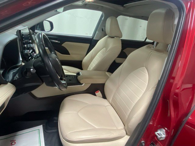 Used 2020 Toyota Highlander XLE FWD image 11