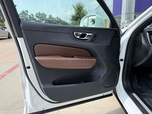 Used 2023 Volvo XC60 B5 Plus AWD/4WD image 11
