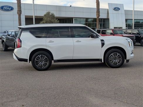 Used 2025 Nissan Armada SL image 7