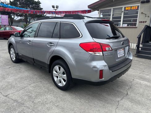 Used 2011 Subaru Outback 2.5i Premium image 10