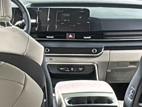 New 2026 Kia Carnival EX FWD image 18