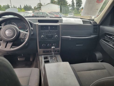 Used 2012 Jeep Liberty Sport RWD image 10