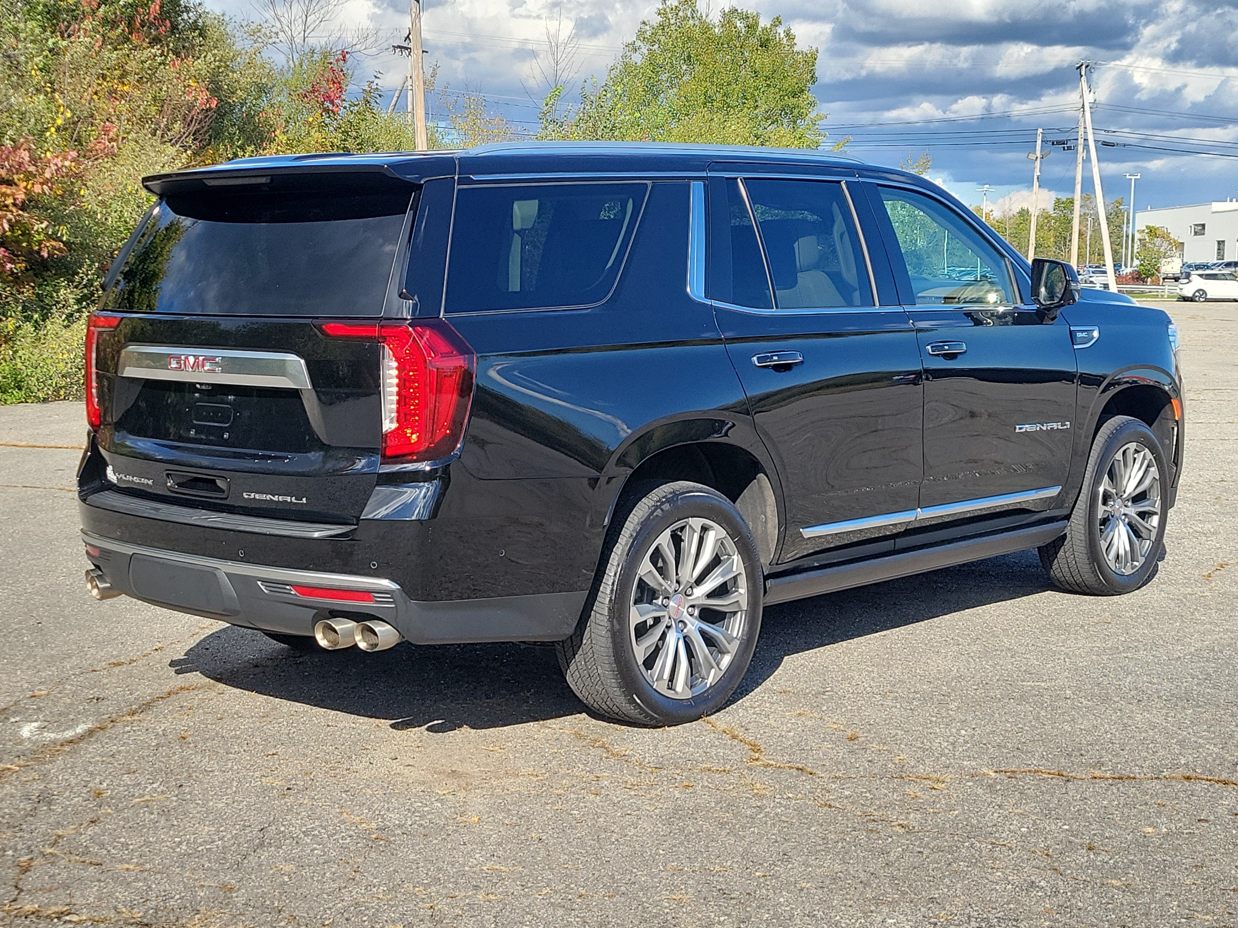 Used 2023 GMC Yukon Denali AWD/4WD image 5