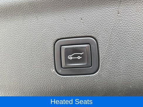 Used 2022 GMC Yukon XL Denali image 9