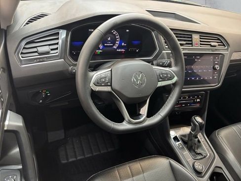 Certified 2022 Volkswagen Tiguan SE w/ Panoramic Sunroof Package image 16