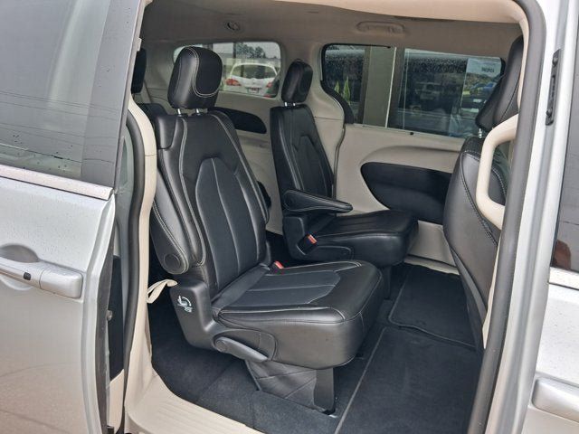 Used 2024 Chrysler Pacifica Touring-L FWD image 25