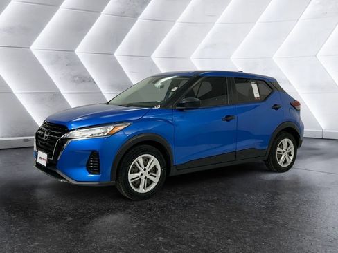 Used 2022 Nissan Kicks S FWD image 3