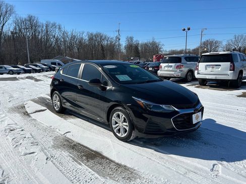 Used 2019 Chevrolet Cruze LT w/ Convenience Package image 3