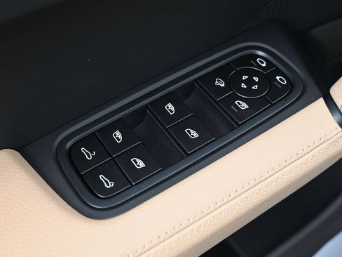 Certified 2026 Porsche Cayenne AWD/4WD image 18