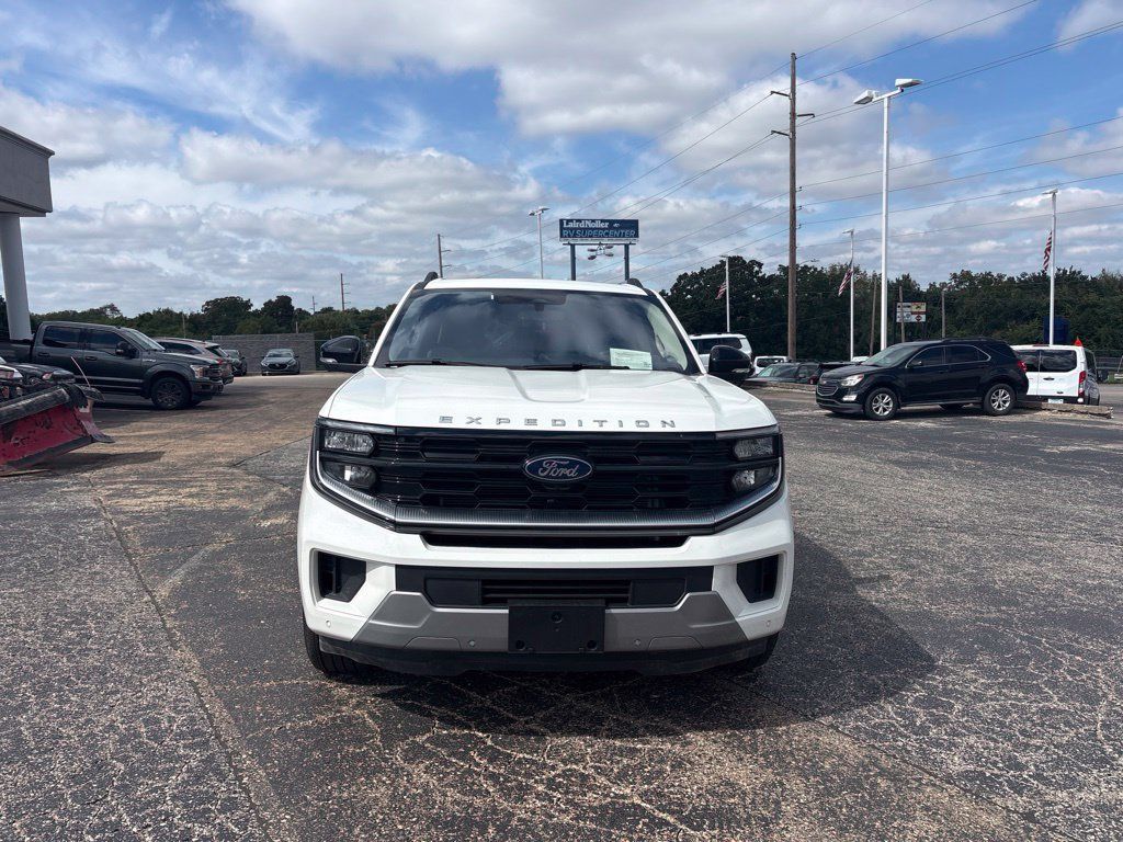 Used 2025 Ford Expedition Max Platinum w/ Driver's Package AWD/4WD image 2