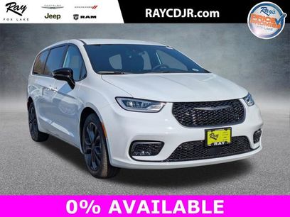 New 2026 Chrysler Pacifica Select