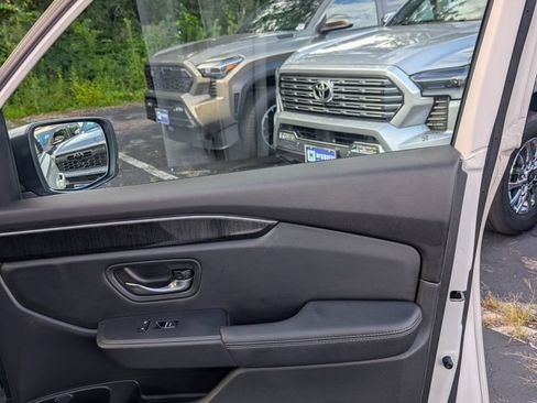 Used 2023 Honda Pilot Elite image 20