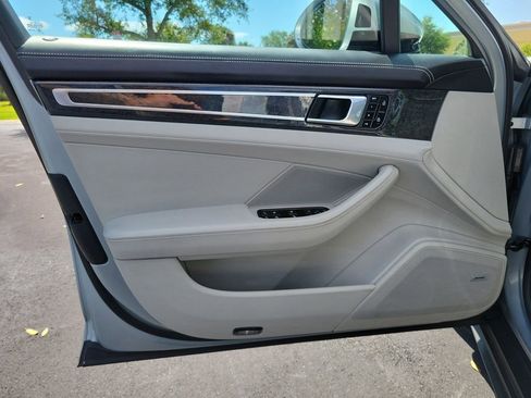 Used 2019 Porsche Panamera w/ Premium Package Plus RWD image 17