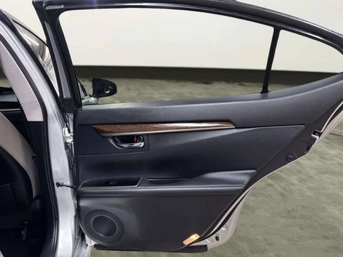 Used 2016 Lexus ES 350 w/ Premium Package w/Wood Trim FWD image 18