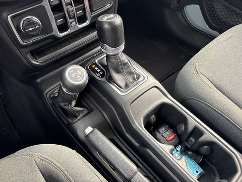 Used 2024 Jeep Wrangler Unlimited AWD/4WD image 23