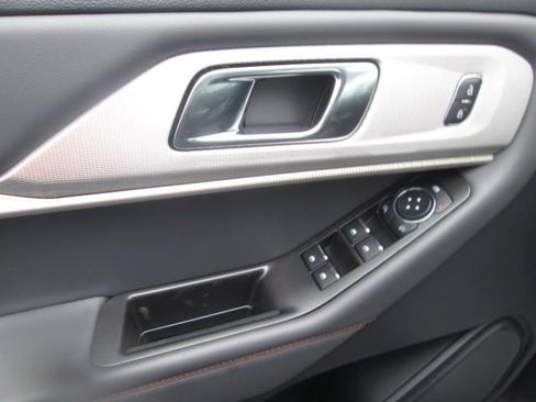 New 2025 Ford Explorer Active image 10