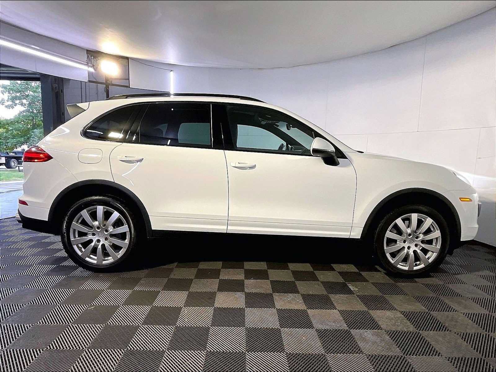 Certified 2016 Porsche Cayenne AWD/4WD image 8