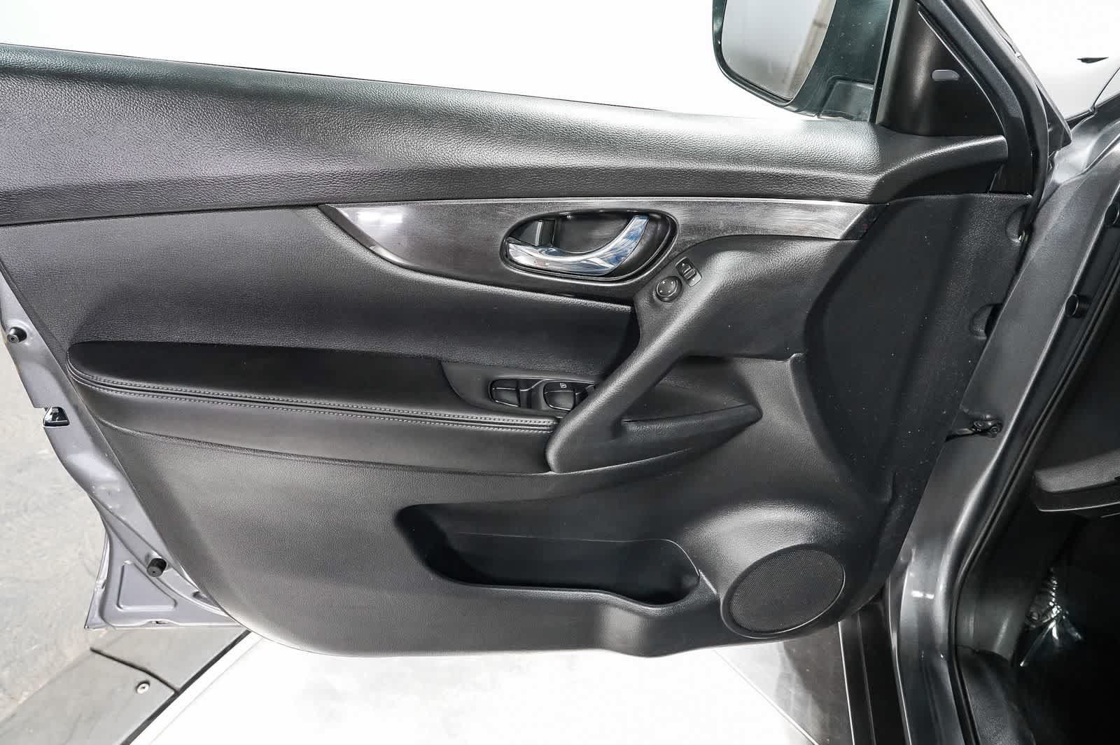 Used 2018 Nissan Rogue S FWD image 21
