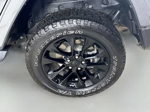 Used 2021 Jeep Wrangler Unlimited Sahara w/ Cold Weather Group AWD/4WD image 30