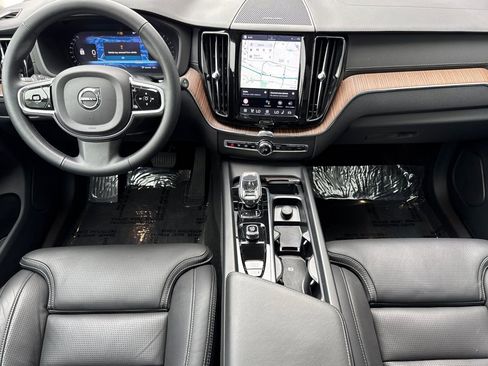 Used 2023 Volvo XC60 B5 Ultimate w/ Protection Package Premier FWD image 14