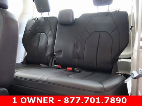 Used 2020 Chrysler Pacifica Touring-L Plus image 13