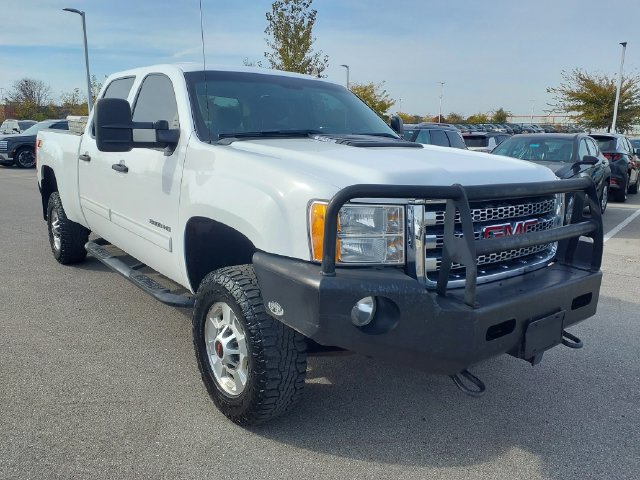 Used 2012 GMC Sierra 2500 SLE w/ SLE Preferred Package AWD/4WD image 3