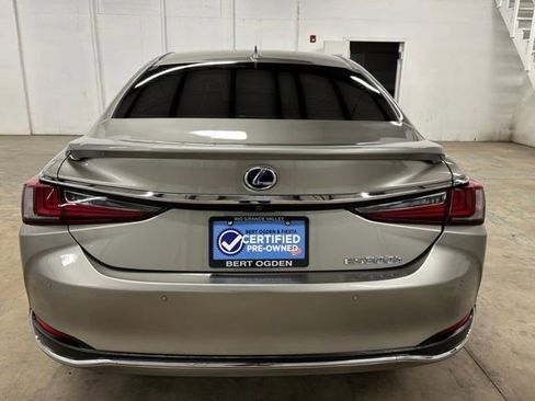 Used 2021 Lexus ES 300h Ultra Luxury w/ Accessory Package 2 FWD image 6