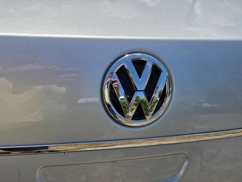 Used 2018 Volkswagen Passat 2.0T SEL Premium FWD image 9