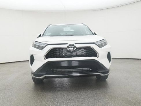 New 2025 Toyota RAV4 SE image 3