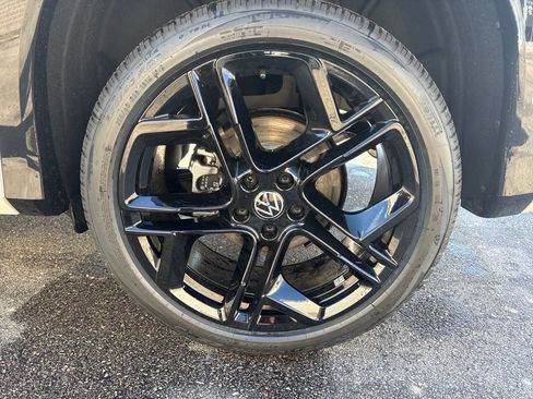 New 2026 Volkswagen Tiguan SE R-Line AWD/4WD image 17