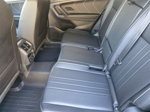 Used 2023 Volkswagen Tiguan SE R-Line image 13