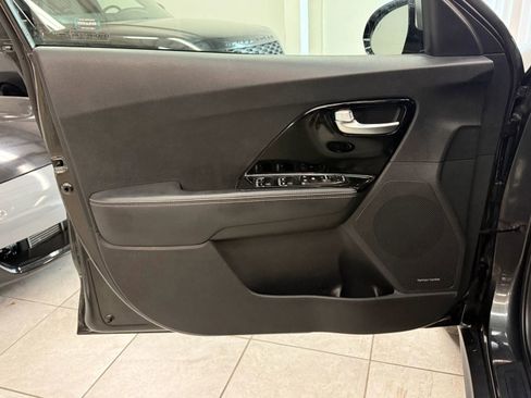 Used 2022 Kia Niro EX w/ Cold Weather Package image 16