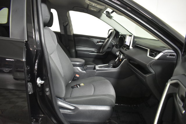 Used 2025 Toyota RAV4 XLE FWD image 33