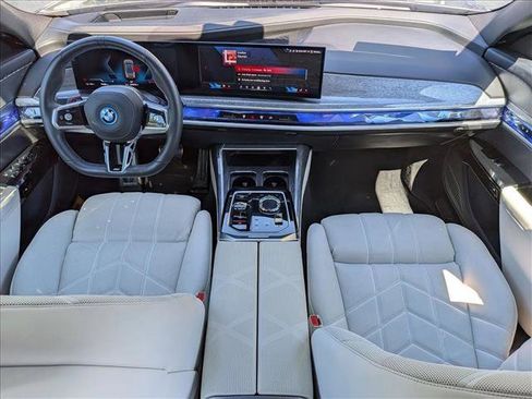 Used 2025 BMW i7 M70 AWD/4WD image 19