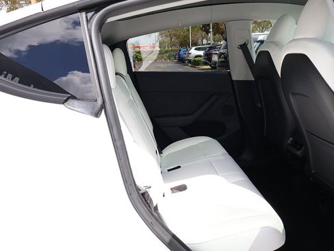 Used 2024 Tesla Model Y Long Range image 36