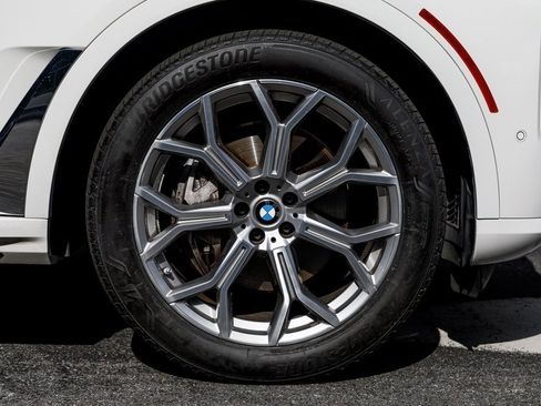 Used 2025 BMW X7 xDrive40i image 15