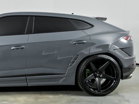 Used 2024 Lamborghini Urus Performante AWD/4WD image 8