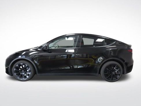 Used 2023 Tesla Model Y Long Range image 2