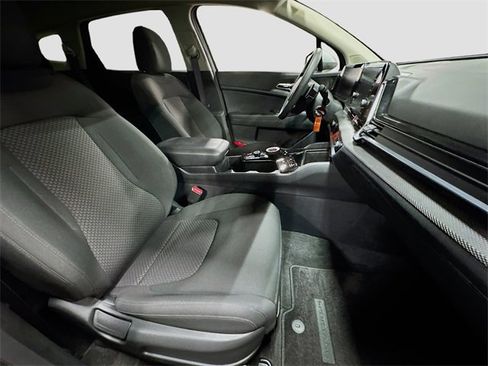 Used 2023 Kia Sportage LX image 30