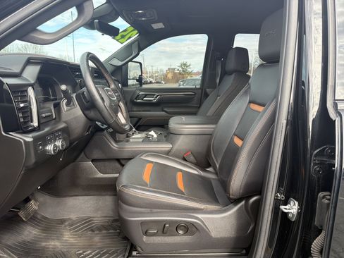 Used 2025 GMC Sierra 2500 AT4 w/ AT4 Premium Plus Package image 12