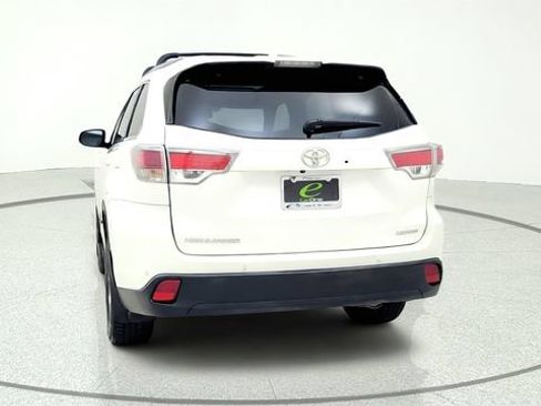 Used 2015 Toyota Highlander Limited Platinum FWD image 7