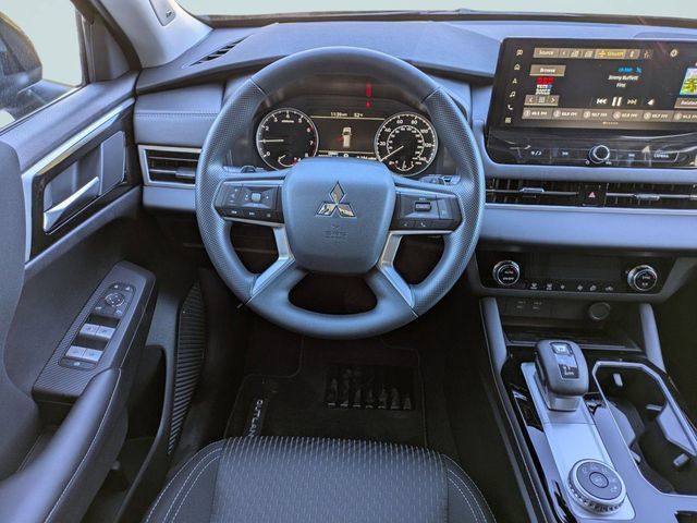 New 2026 Mitsubishi Outlander ES FWD image 16