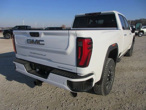 New 2026 GMC Sierra 2500 Denali Ultimate AWD/4WD image 4