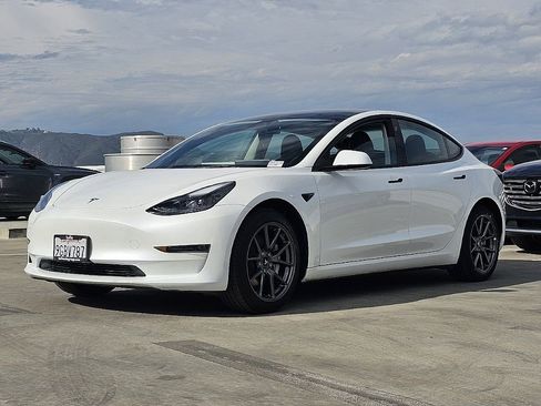 Used 2023 Tesla Model 3 Standard Range image 7