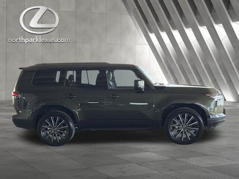 Certified 2026 Lexus GX 550 w/ Cold Area Package AWD/4WD image 4