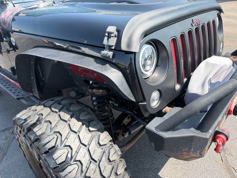 Used 2018 Jeep Wrangler Unlimited Rubicon AWD/4WD image 15